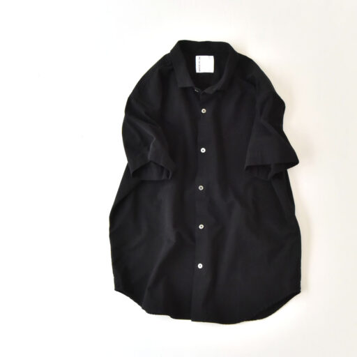 夏こそおすすめのブラック。BRU NA BOINNE の半袖シャツ＆リネンシャツ 